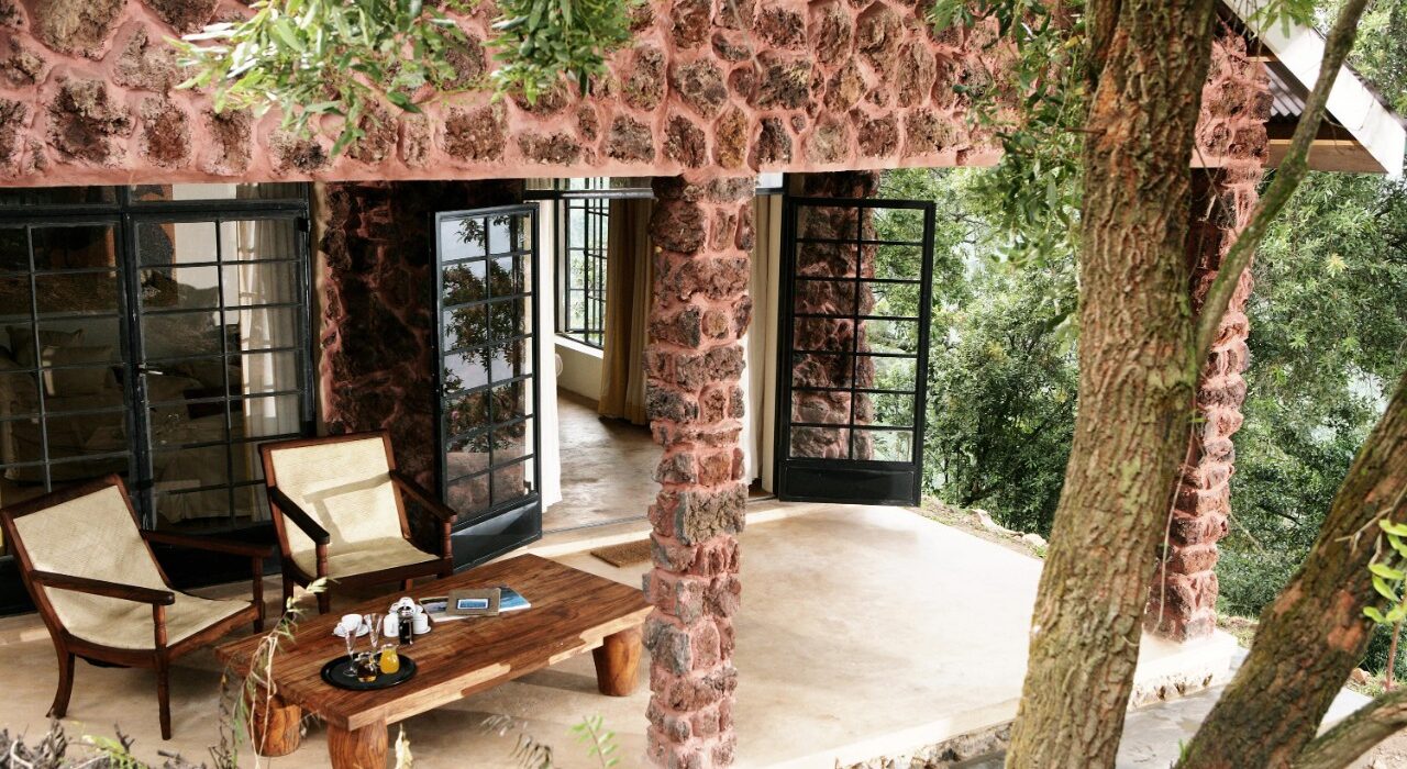 clouds-mountain-gorilla-lodge-2