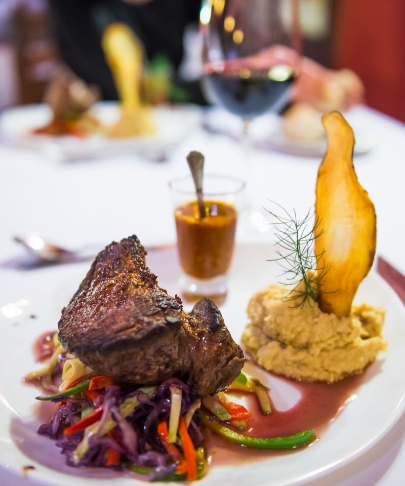 delicious-steak-at-fine-dining-lodge
