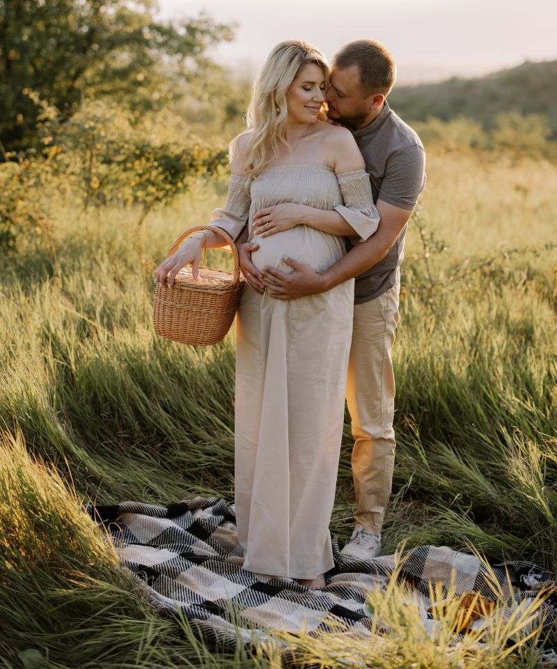 young-pregnant-couple-spending-time-together